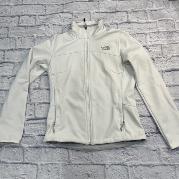 North Face | Apex Barrier Soft Shell Jacket, White (Small) - Picture 2 of 12